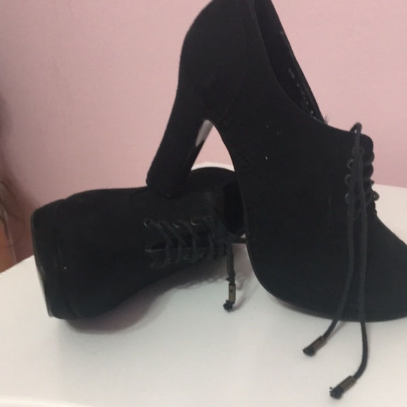 Shoes - Picture 5 of 5